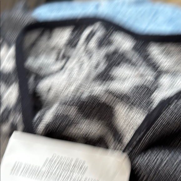 Armani Collezioni Women’s Small Black and White Fitted Knit Tank Top - Picture 5 of 5